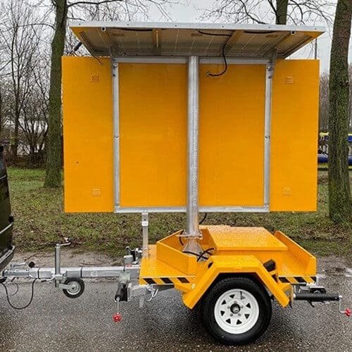 solar-powered VMS trailer with LED message board for traffic control