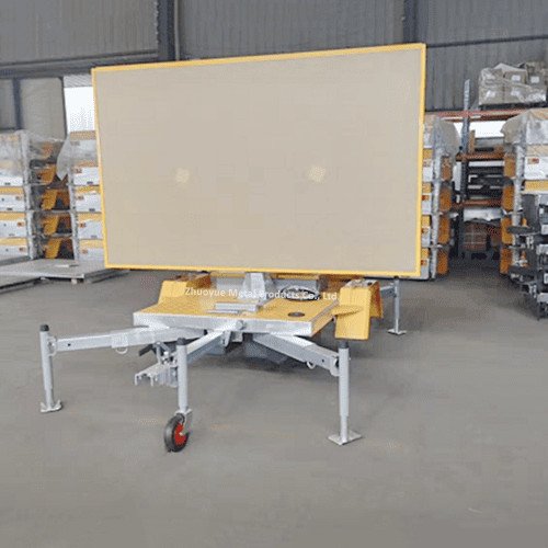 VMS Trailer for Traffic Management with Clear Display of Messaging