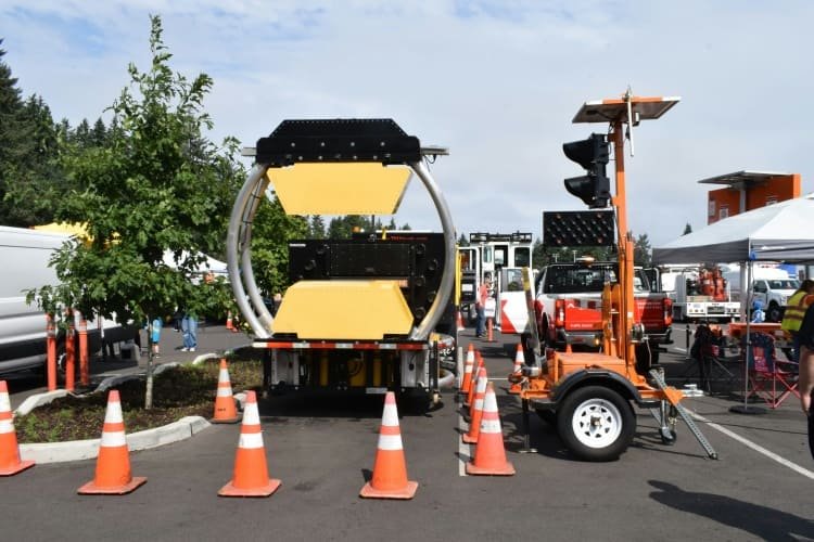portable traffic light trailer