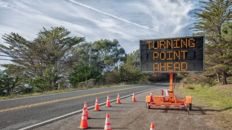 OEM VMS trailer for highway traffic management and temporary road safety applications